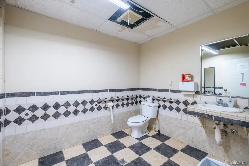 7570 Cooley Lake Road Waterford Charter Township MI 48327