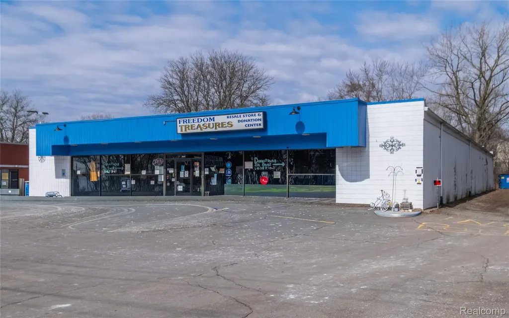 7570 Cooley Lake Road Waterford Charter Township MI 48327