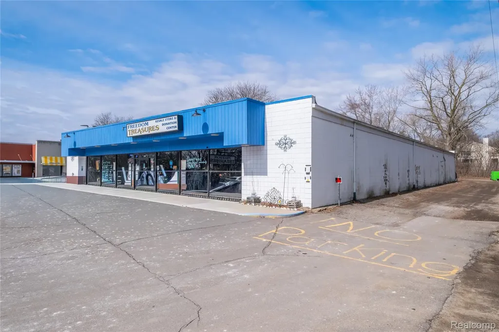 7570 Cooley Lake Road Waterford Charter Township MI 48327