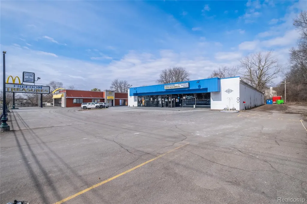 7570 Cooley Lake Road Waterford Charter Township MI 48327