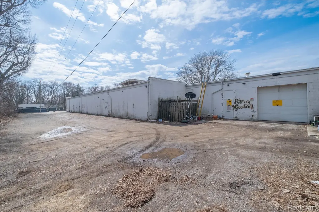 7570 Cooley Lake Road Waterford Charter Township MI 48327