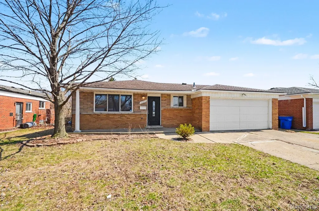 30612 Dover Avenue Warren City MI 48088