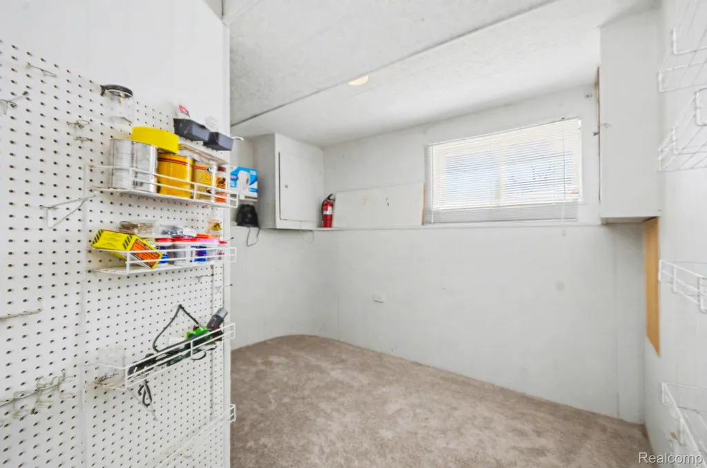 30612 Dover Avenue Warren City MI 48088