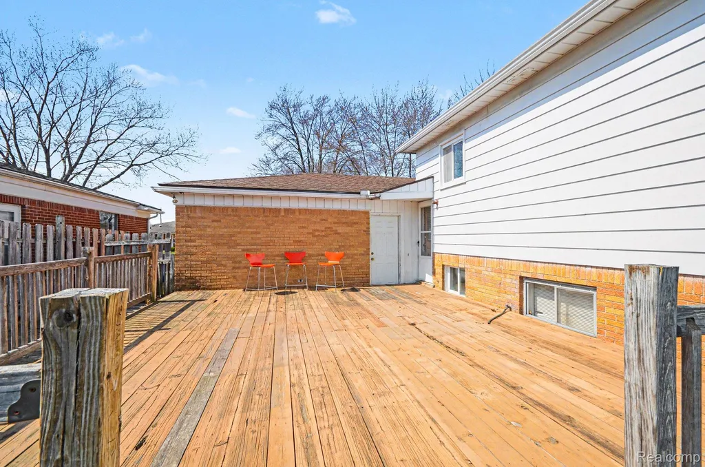30612 Dover Avenue Warren City MI 48088