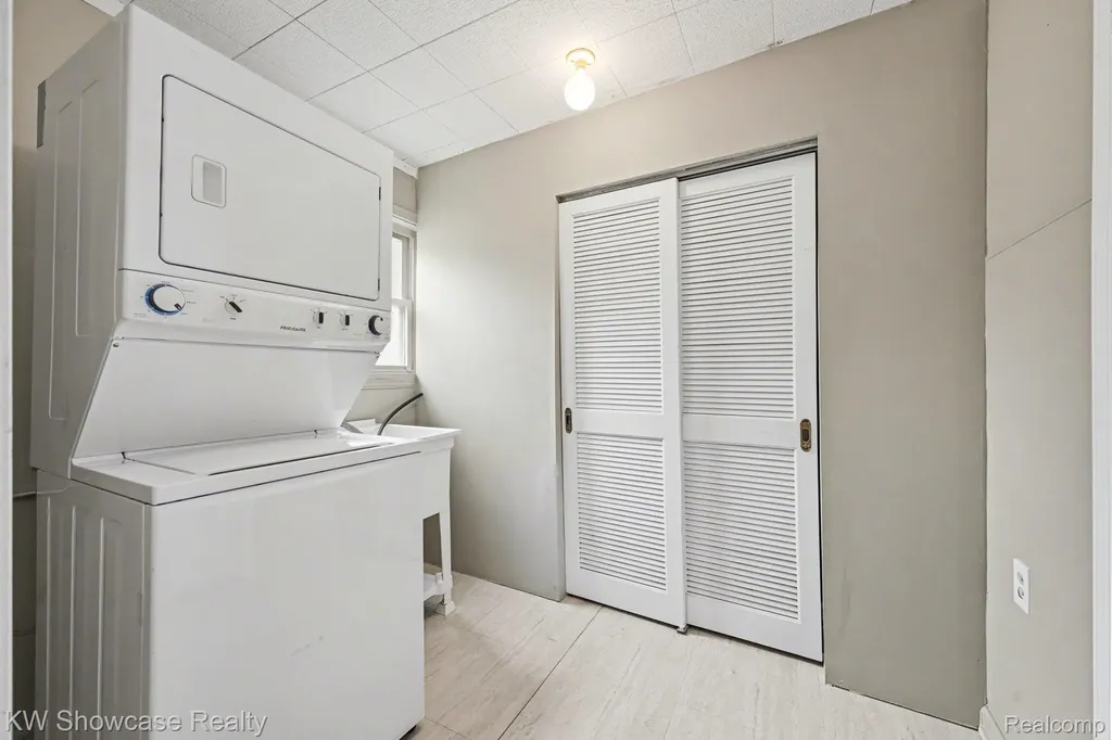 1690 Marylestone Drive West Bloomfield Charter Township MI 48324