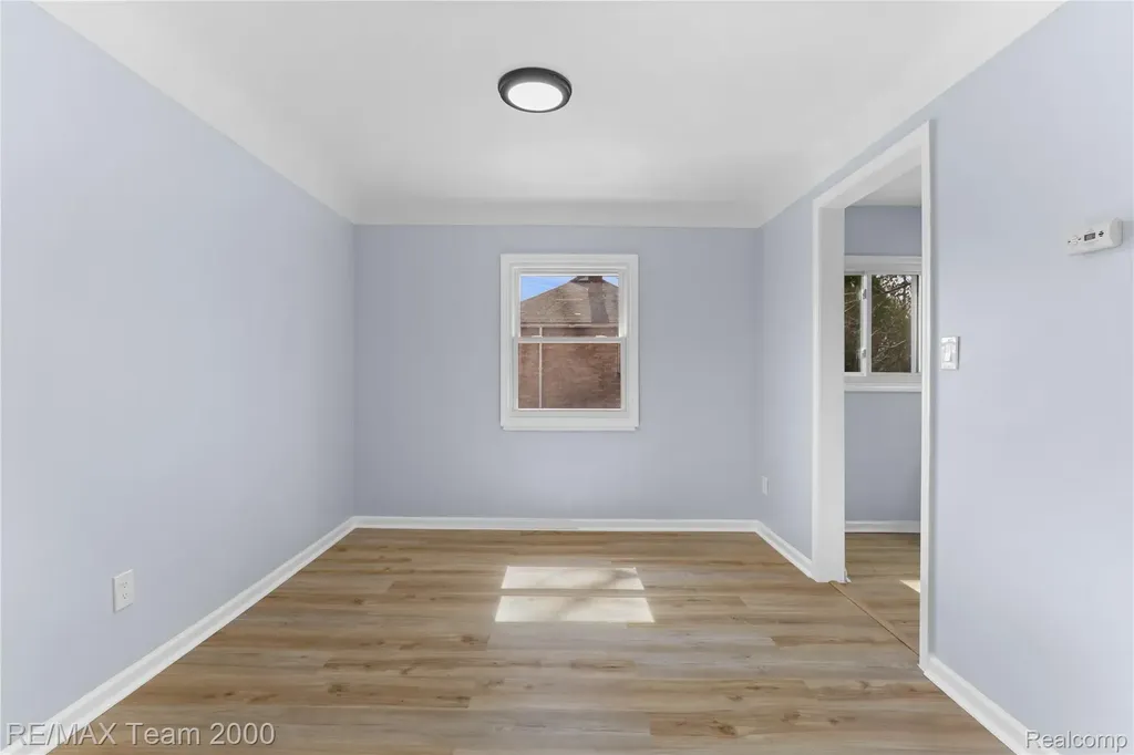 21171 Westhampton Street Oak Park City MI 48237