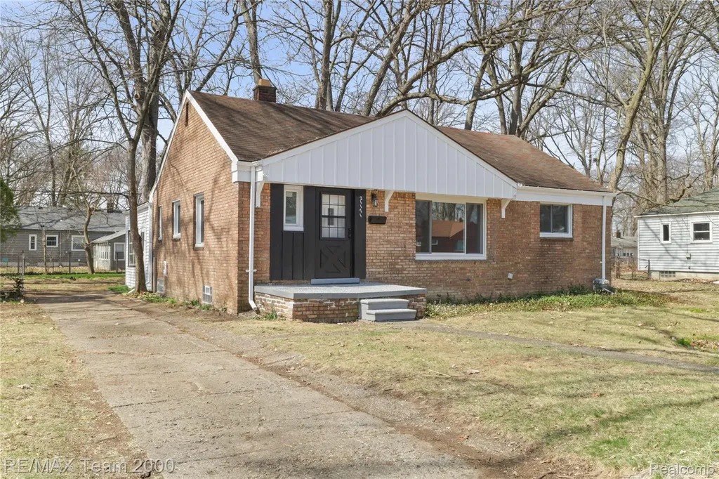 21171 Westhampton Street Oak Park City MI 48237