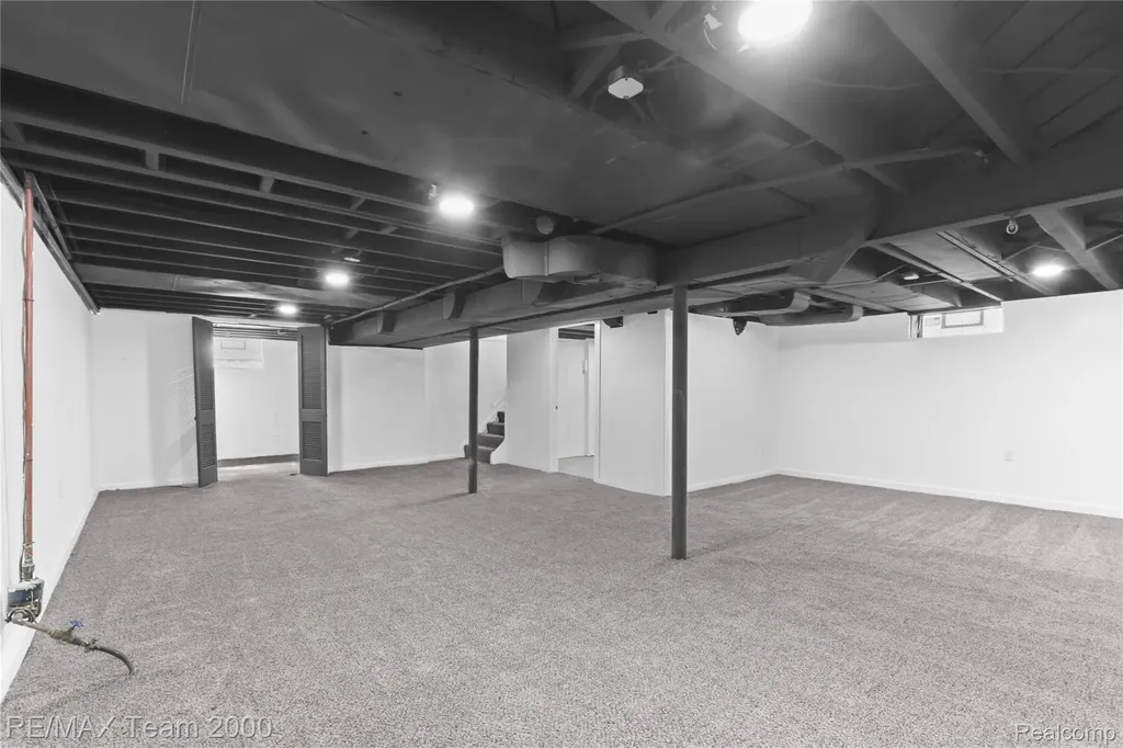 21171 Westhampton Street Oak Park City MI 48237
