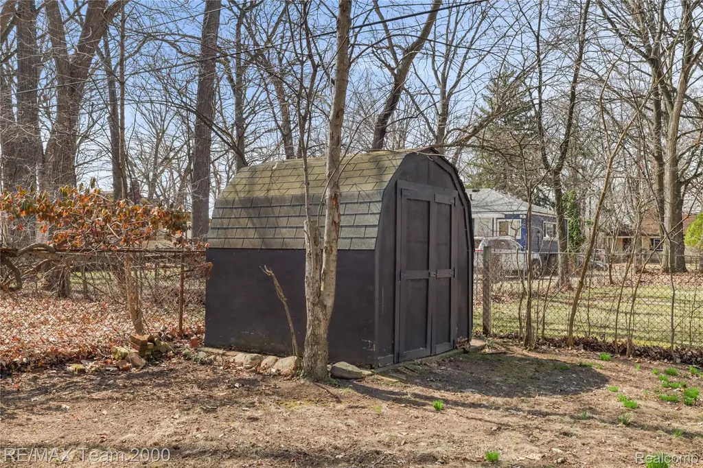 21171 Westhampton Street Oak Park City MI 48237