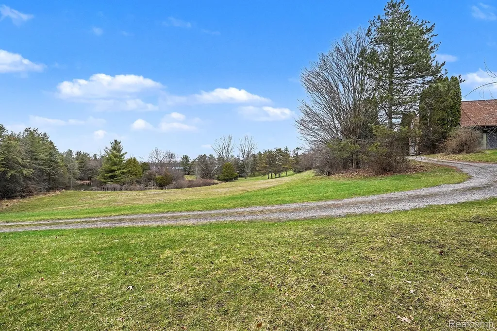 4385 Warwick Circle Drive Grand Blanc Charter Township MI 48439
