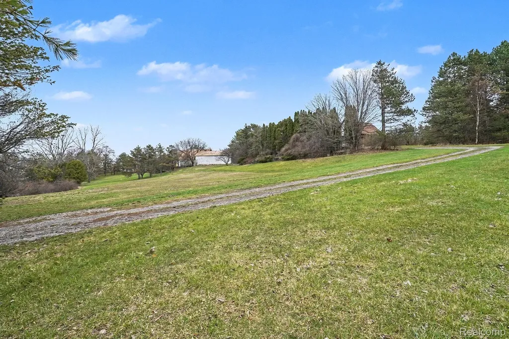 4385 Warwick Circle Drive Grand Blanc Charter Township MI 48439