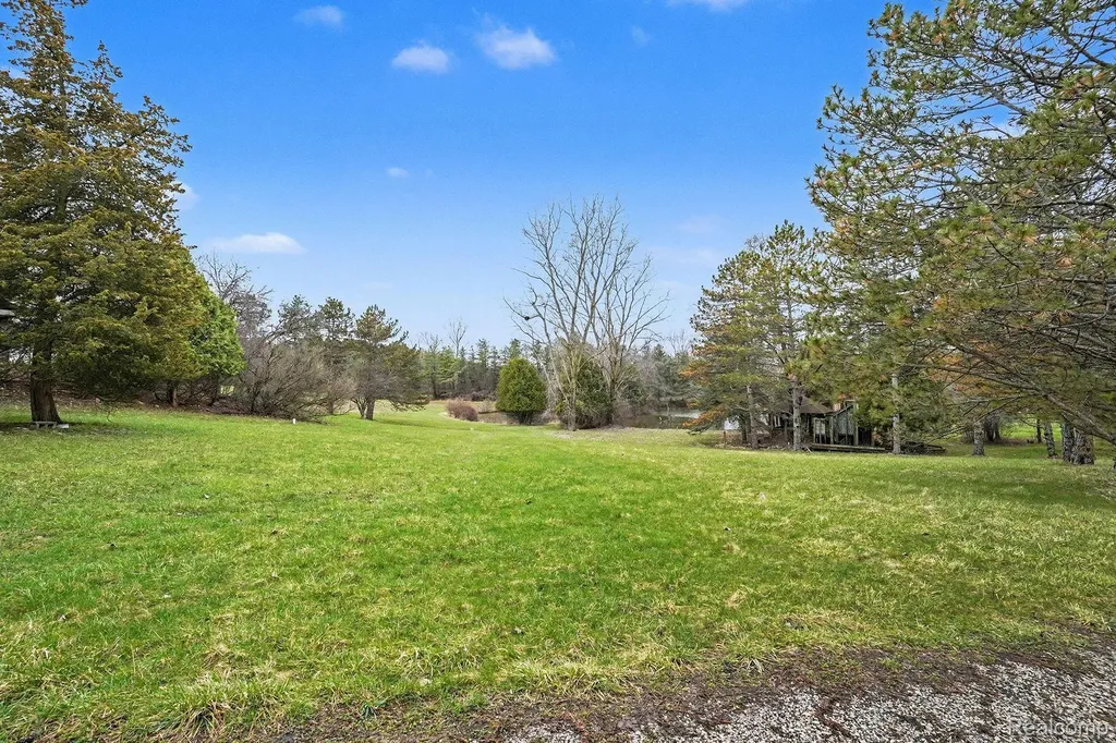 4385 Warwick Circle Drive Grand Blanc Charter Township MI 48439