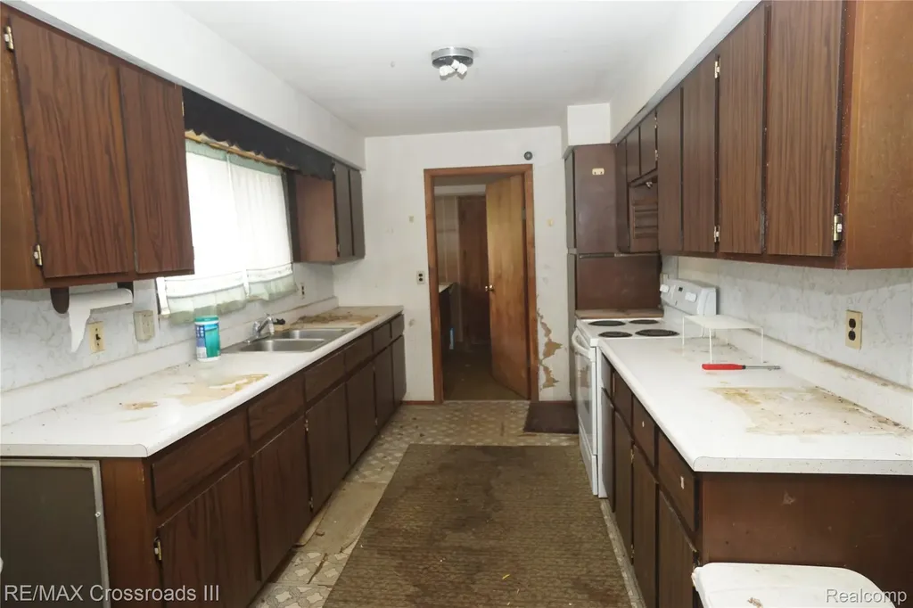 7047 Haggerty Road Van Buren Charter Township MI 48111