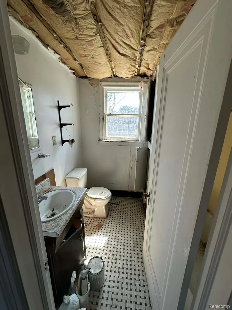 231 W Bennett Avenue Ferndale City MI 48220