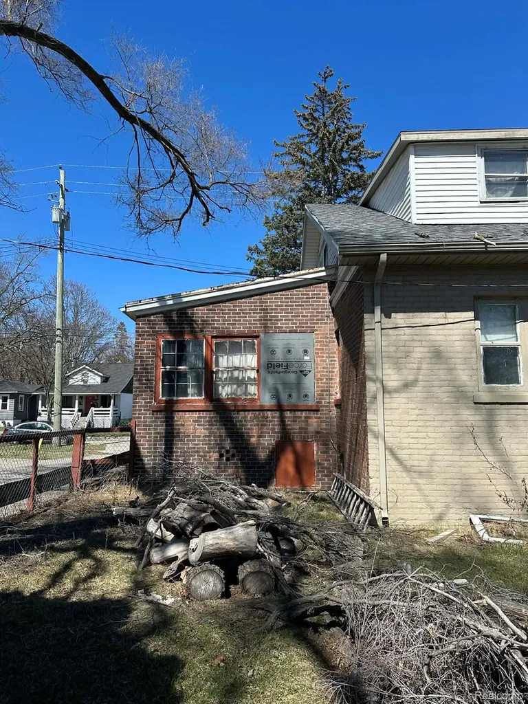 231 W Bennett Avenue Ferndale City MI 48220