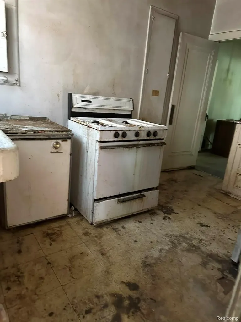 231 W Bennett Avenue Ferndale City MI 48220