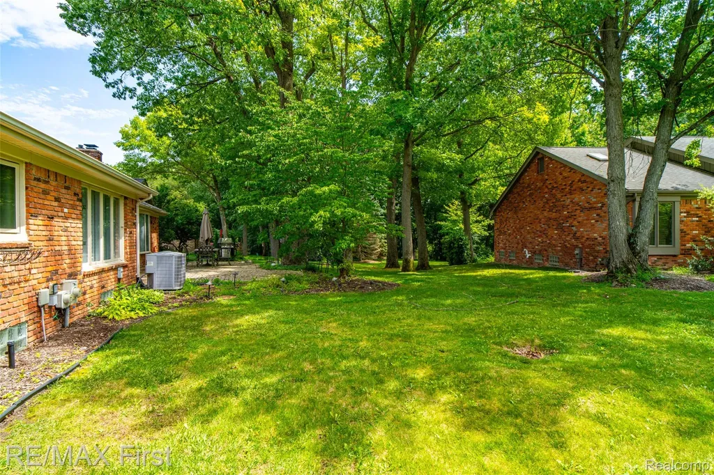 1899 Ledbury Drive Bloomfield Hills City MI 48304