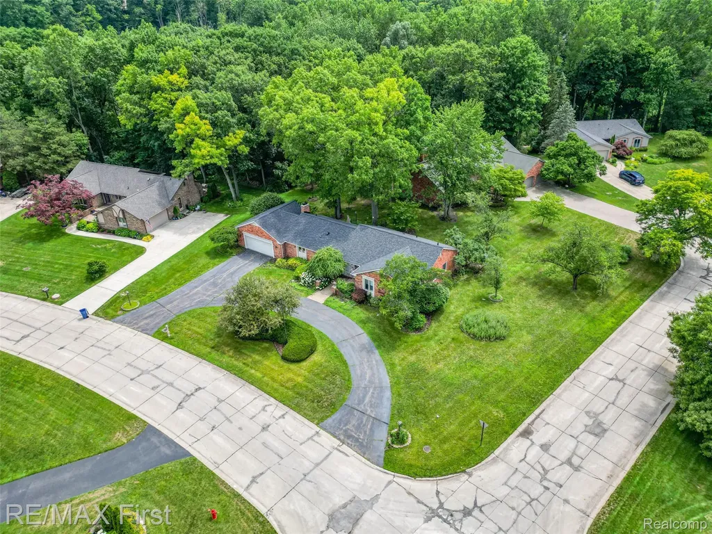 1899 Ledbury Drive Bloomfield Hills City MI 48304