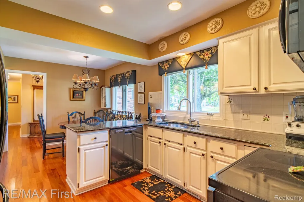 1899 Ledbury Drive Bloomfield Hills City MI 48304