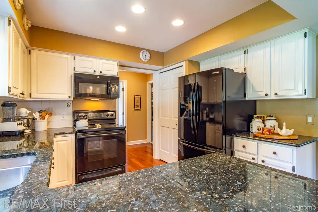 1899 Ledbury Drive Bloomfield Hills City MI 48304