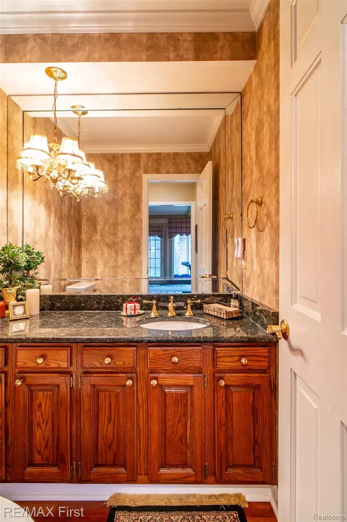 1899 Ledbury Drive Bloomfield Hills City MI 48304
