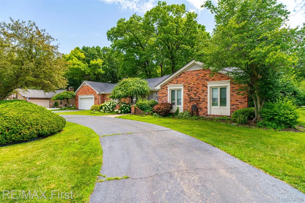 1899 Ledbury Drive Bloomfield Hills City MI 48304