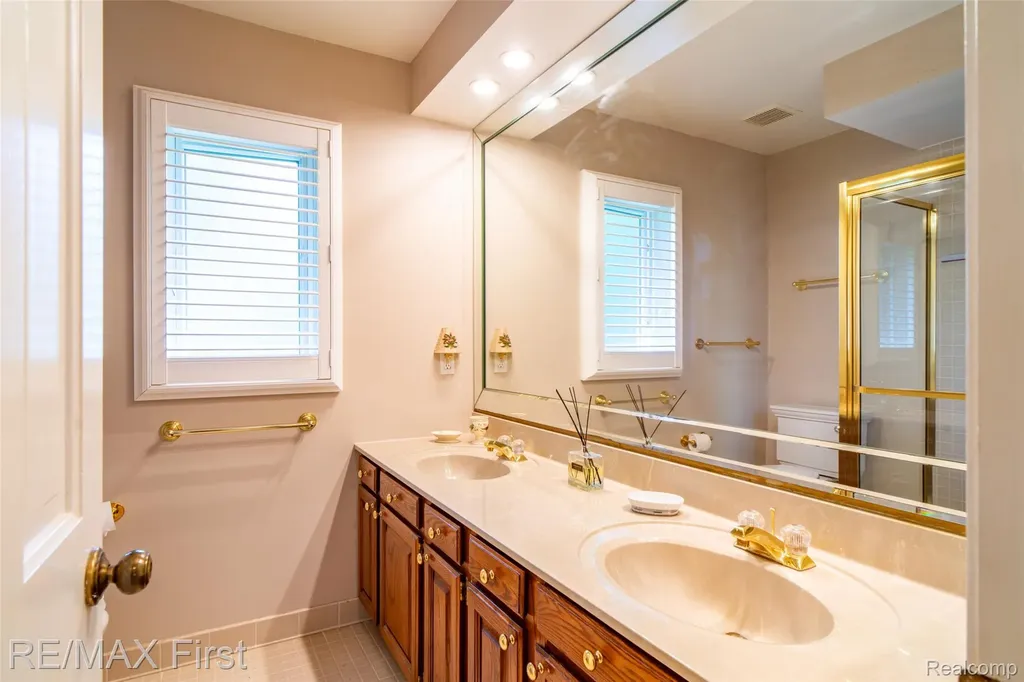 1899 Ledbury Drive Bloomfield Hills City MI 48304