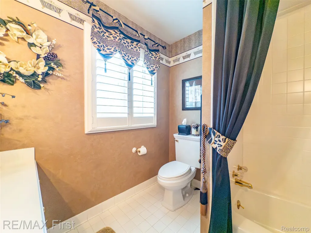 1899 Ledbury Drive Bloomfield Hills City MI 48304