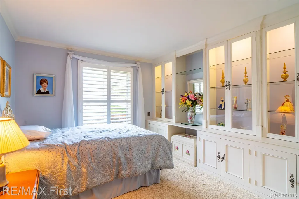 1899 Ledbury Drive Bloomfield Hills City MI 48304