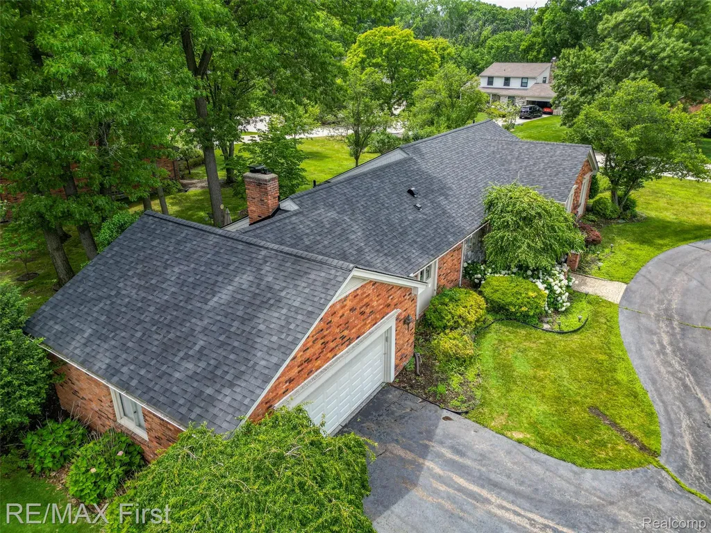 1899 Ledbury Drive Bloomfield Hills City MI 48304