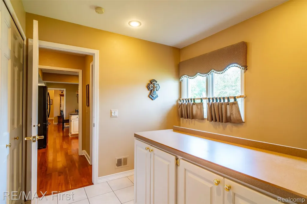 1899 Ledbury Drive Bloomfield Hills City MI 48304