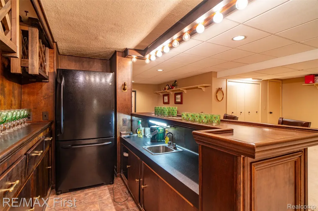 1899 Ledbury Drive Bloomfield Hills City MI 48304