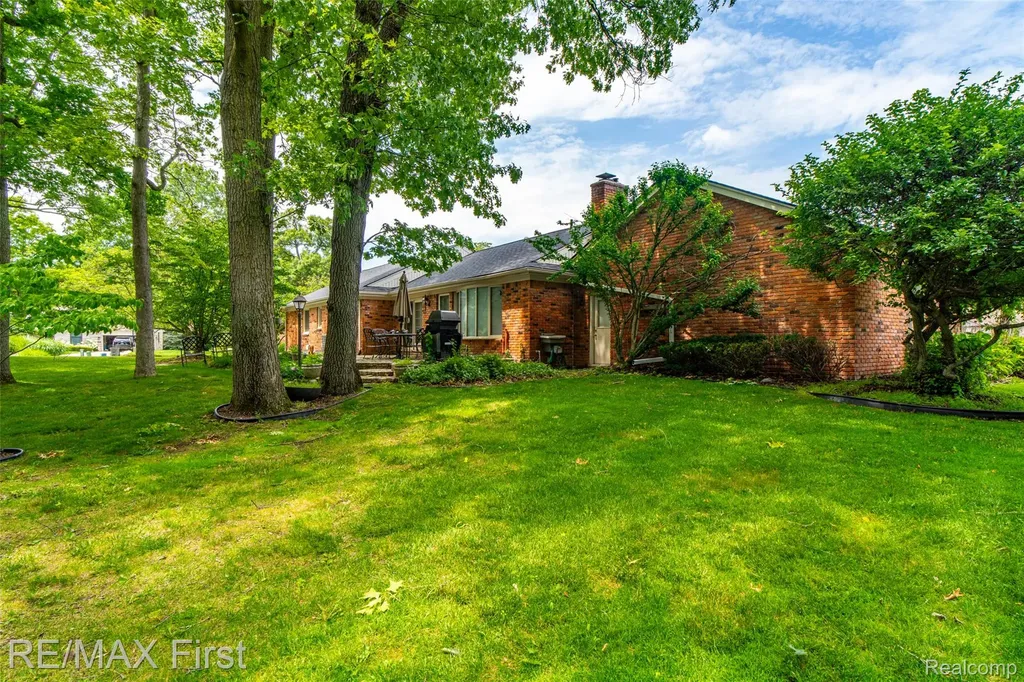 1899 Ledbury Drive Bloomfield Hills City MI 48304