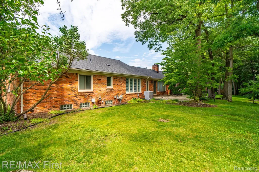 1899 Ledbury Drive Bloomfield Hills City MI 48304