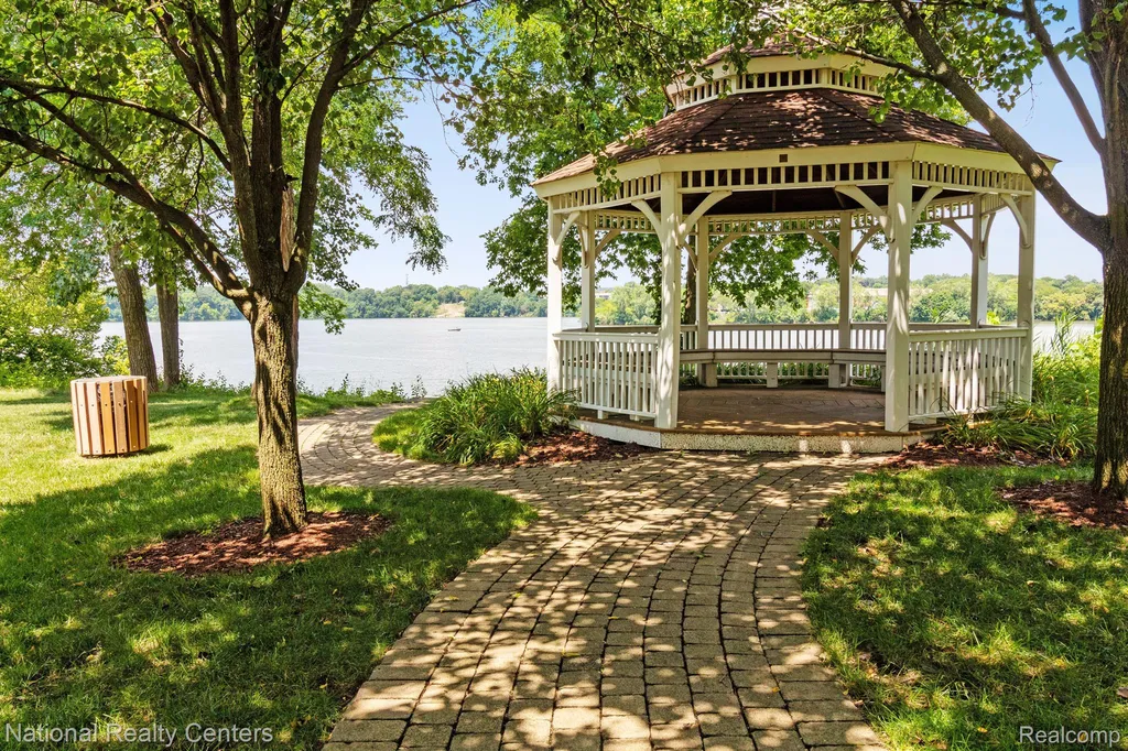 12881 Nautica Drive Van Buren Charter Township MI 48111