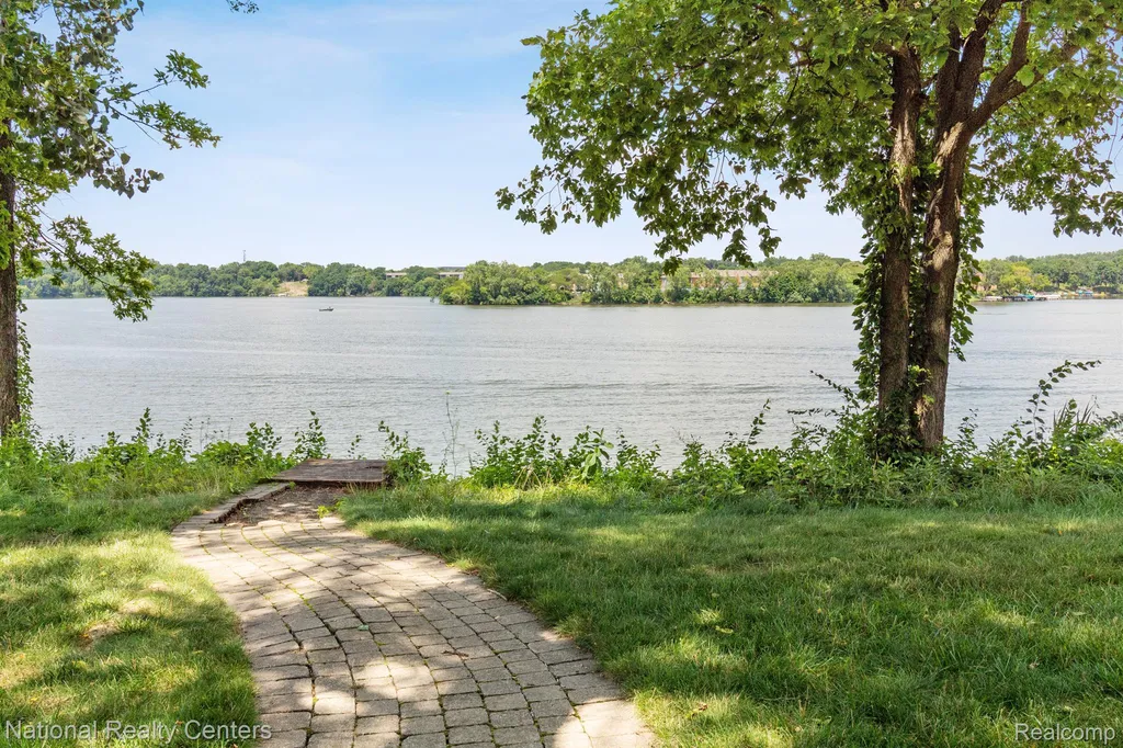 12881 Nautica Drive Van Buren Charter Township MI 48111
