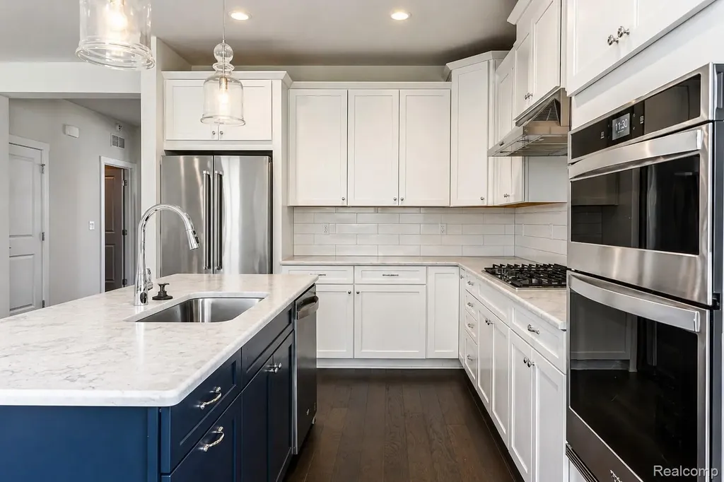 5545 Helmsdale Boulevard West Bloomfield Charter Township MI 48322