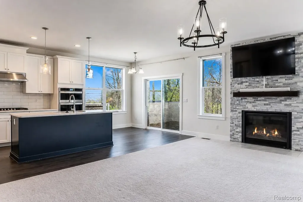 5545 Helmsdale Boulevard West Bloomfield Charter Township MI 48322