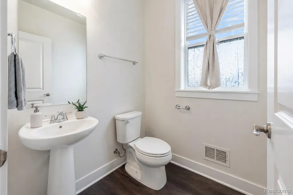 5545 Helmsdale Boulevard West Bloomfield Charter Township MI 48322