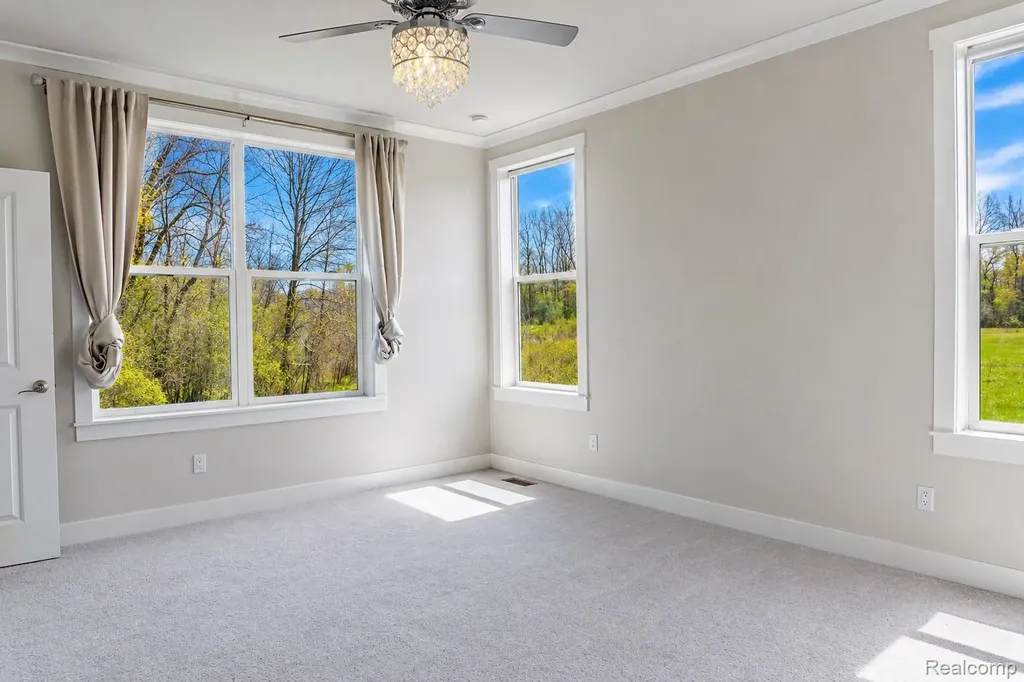 5545 Helmsdale Boulevard West Bloomfield Charter Township MI 48322