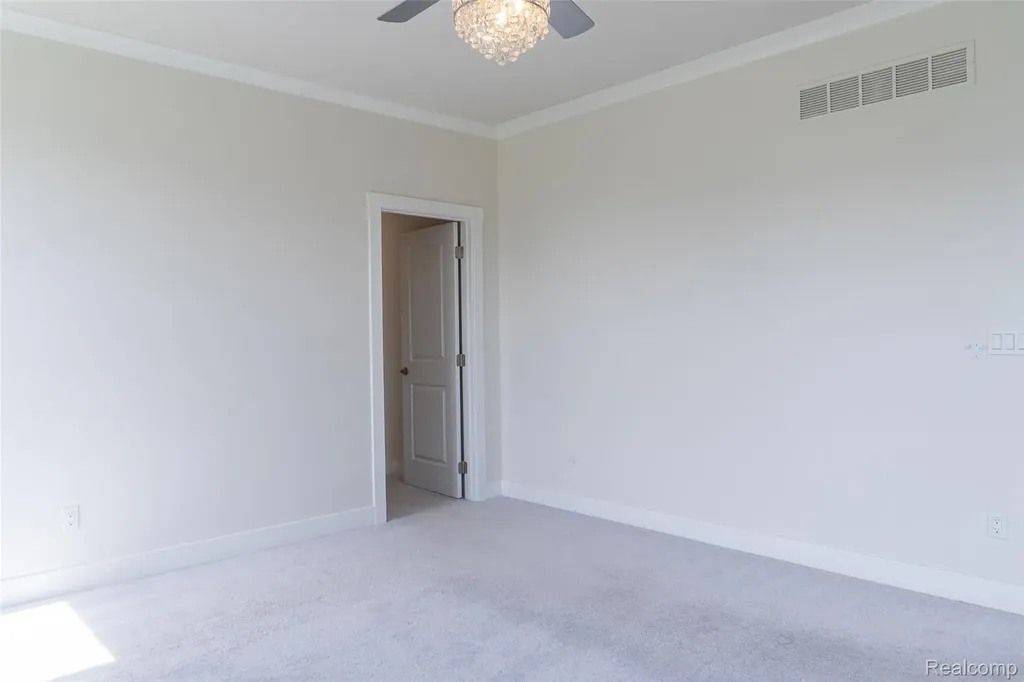 5545 Helmsdale Boulevard West Bloomfield Charter Township MI 48322