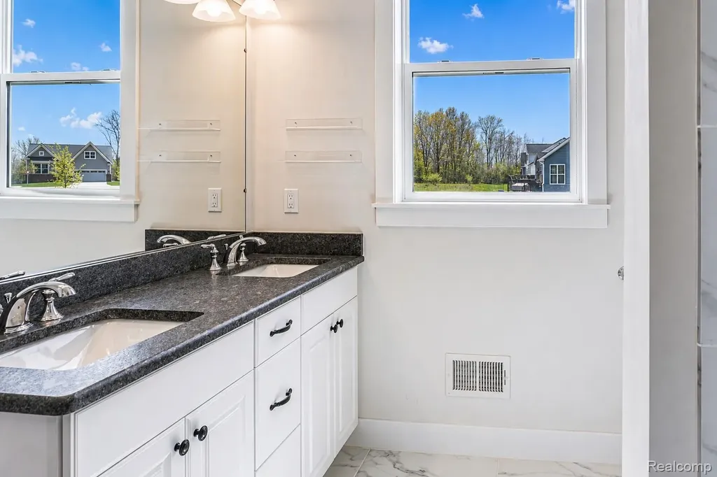 5545 Helmsdale Boulevard West Bloomfield Charter Township MI 48322