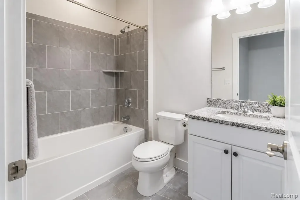 5545 Helmsdale Boulevard West Bloomfield Charter Township MI 48322