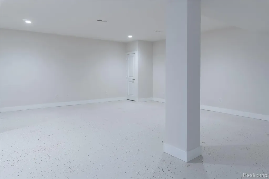 5545 Helmsdale Boulevard West Bloomfield Charter Township MI 48322