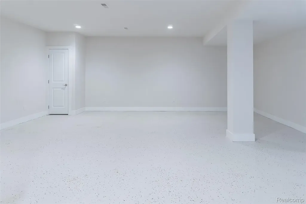 5545 Helmsdale Boulevard West Bloomfield Charter Township MI 48322