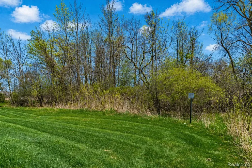 5545 Helmsdale Boulevard West Bloomfield Charter Township MI 48322