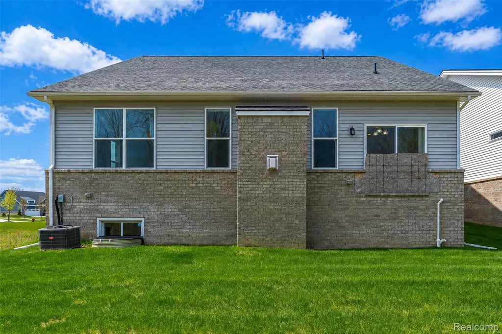 5545 Helmsdale Boulevard West Bloomfield Charter Township MI 48322
