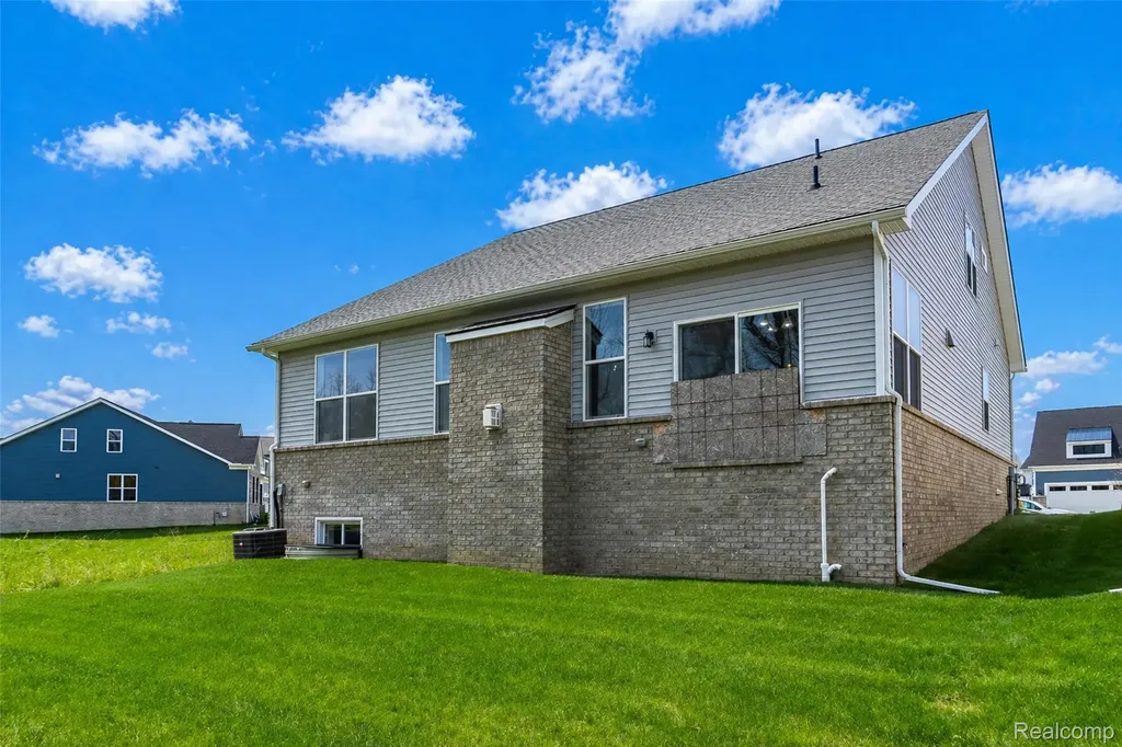 5545 Helmsdale Boulevard West Bloomfield Charter Township MI 48322