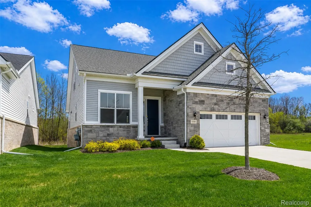5545 Helmsdale Boulevard West Bloomfield Charter Township MI 48322