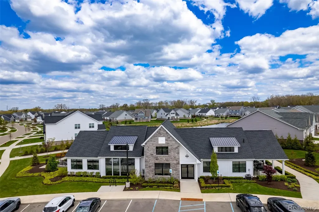 5545 Helmsdale Boulevard West Bloomfield Charter Township MI 48322